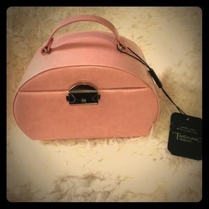 NWT Portable jewelry case